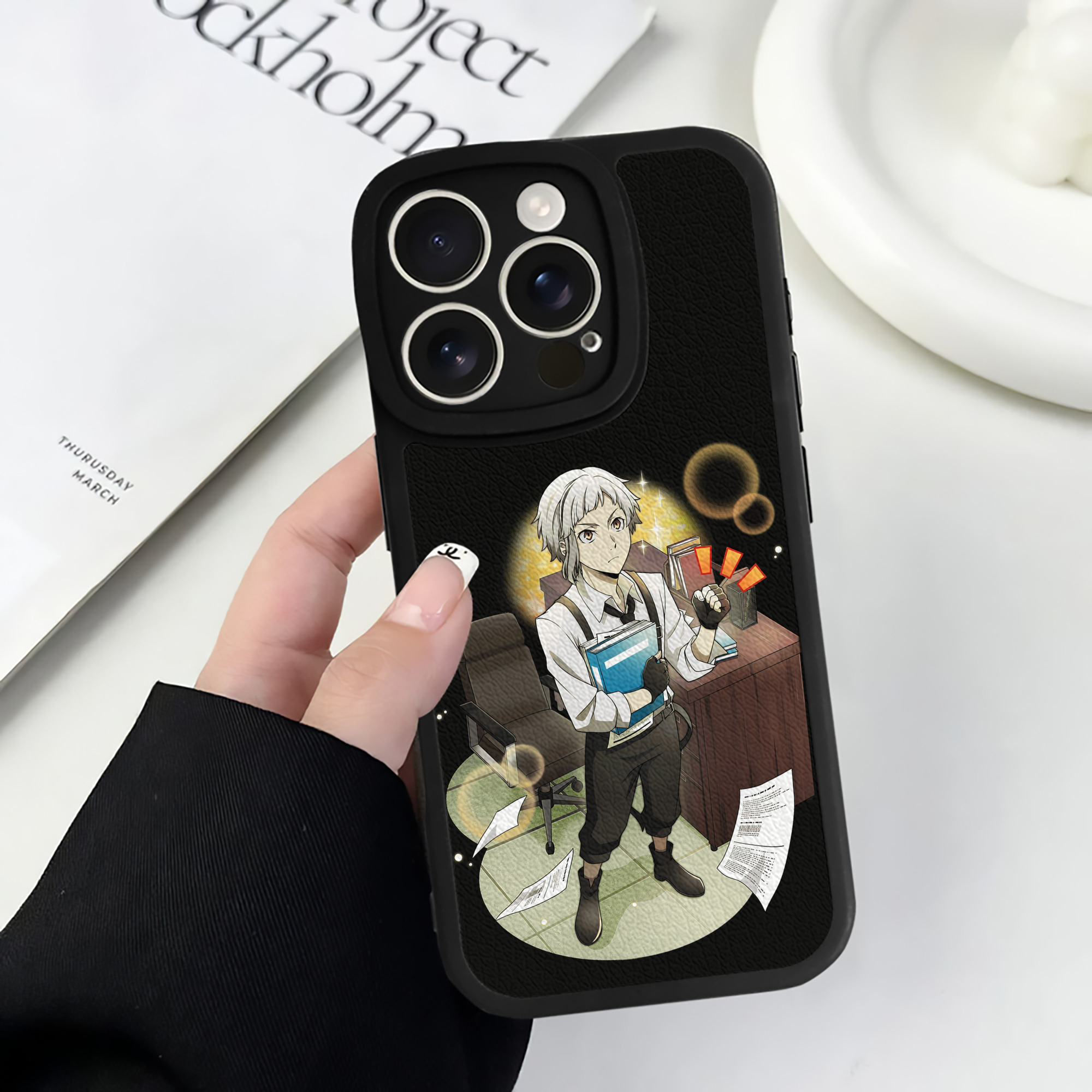（画像用） 文豪ストレイドッグス Bungo Stray Dogs 【iPhone 16シリーズ対応】シリコンスマホケース（レザー調） 材質：シリコン